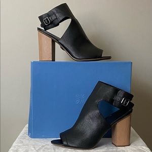 🆕 Simply Vera Marie Peep Toe Heel